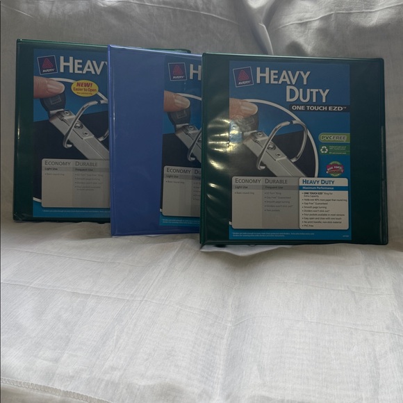Avery Heavy Duty Binders in Green and Blue - Picture 1 of 6